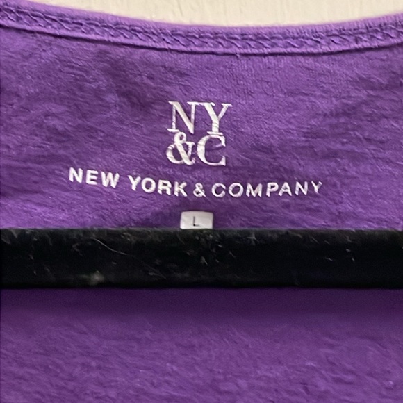 New York & Company deep purple v-neck blouse with cap sleeves, size large. - Picture 4 of 5